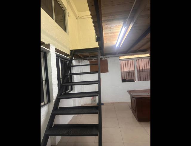 700M² WAREHOUSE TO LET IN SOUTH BEACH